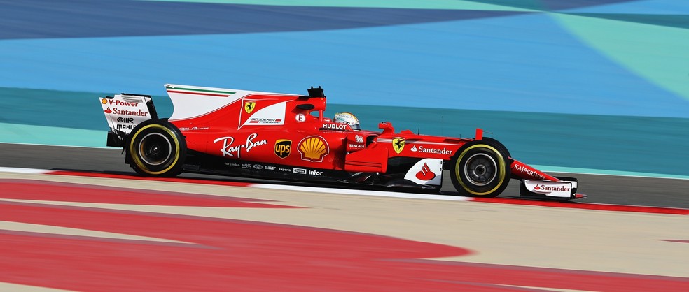 Com o branco de novo na parte superior do carro, Vettel lutou pelo título no ano passado (Foto: Getty Images)