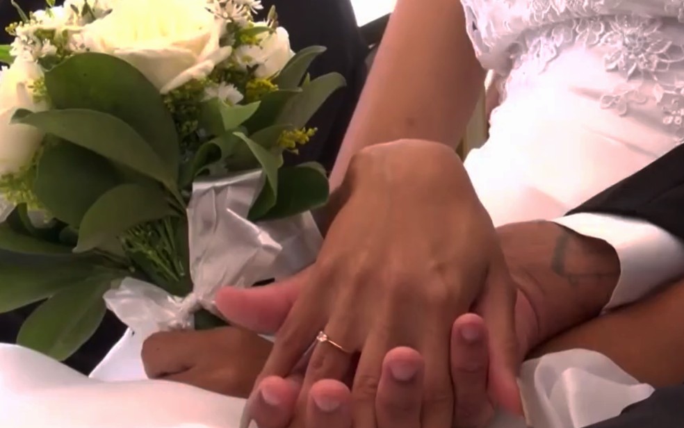 Detentos participam de casamento coletivo em conjunto penal na BA — Foto: TV Sudoeste