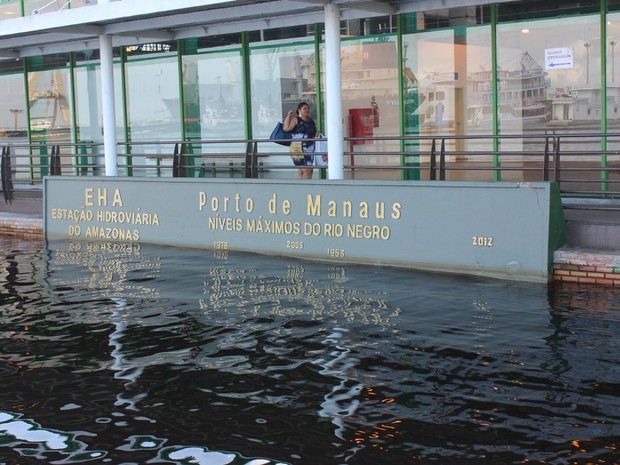 Régua no Porto de Manaus mostra medição do Rio Negro (Foto: Diego Toledano/G1 AM)