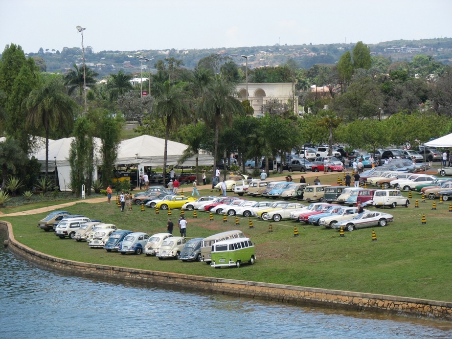 Exposição de carros antigos em Brasília reúne 200 exemplares desde 1920