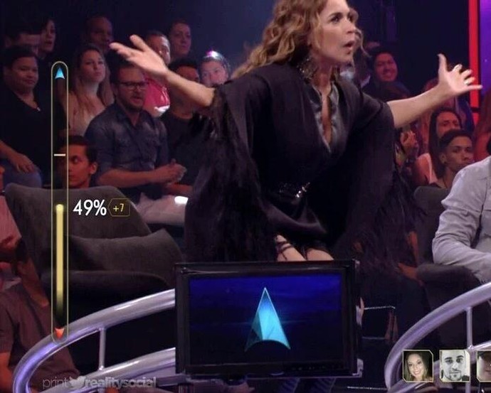 Daniela Mercury se empolga durante apresentação do Superstar (Foto: Reprodução)