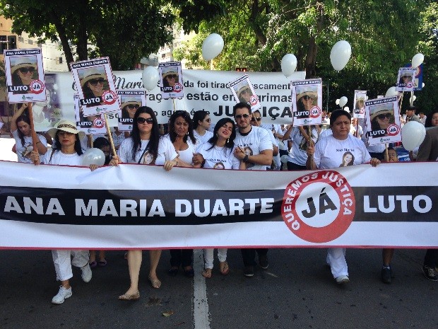 Manifestação pede justiça pela morte da assessora parlamentar Ana Maria Victor Duarte, em Goiânia, Goiás (Foto: Luísa Gomes/G1)