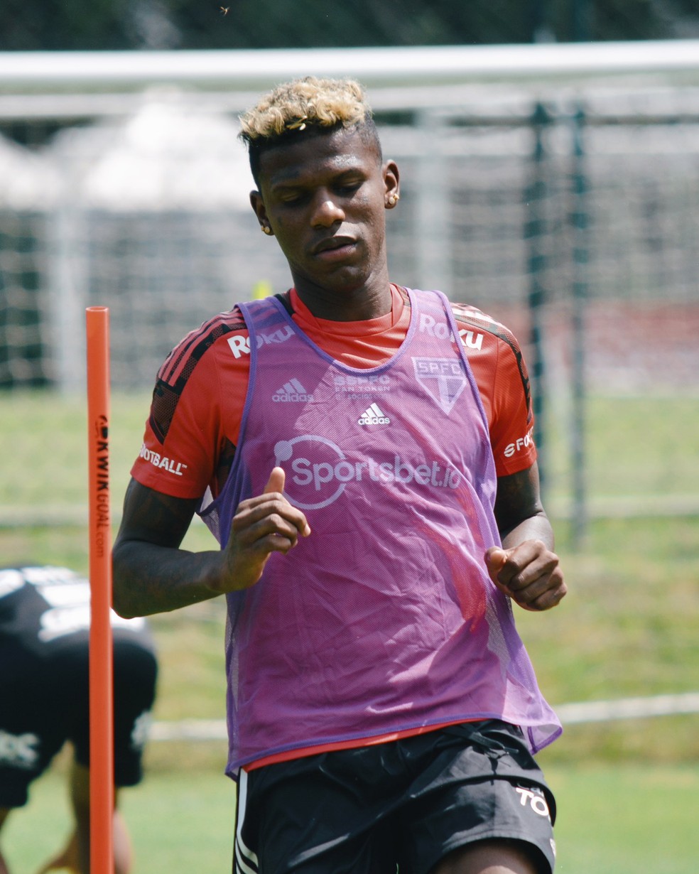 Arboleda, do São Paulo, durante treino nesta terça-feira — Foto: Anuar Sayed / saopaulofc