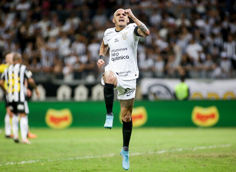Fábio Santos destaca resiliência e o espírito de superação do Corinthians, mas reconhece superioridade de alguns adversários