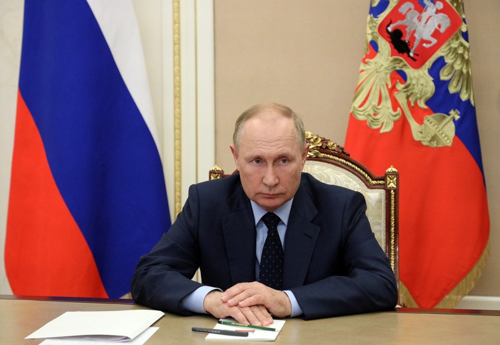Presidente russo, Vladimir Putin, durante encontro virtual dentro do Kremlin, em 9 de agosto de 2022 — Foto: Sputnik/Mikhail Klimentyev/Kremlin via REUTERS