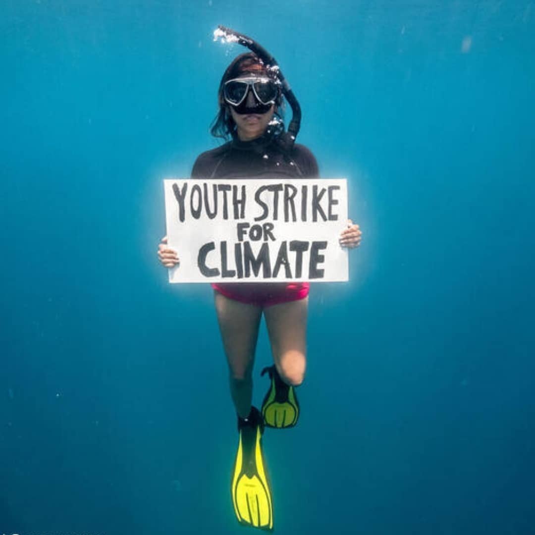 Shaama Sandooyea participou do primeiro protesto subaquático  (Foto: Tommy Trenchard / Greenpeace)