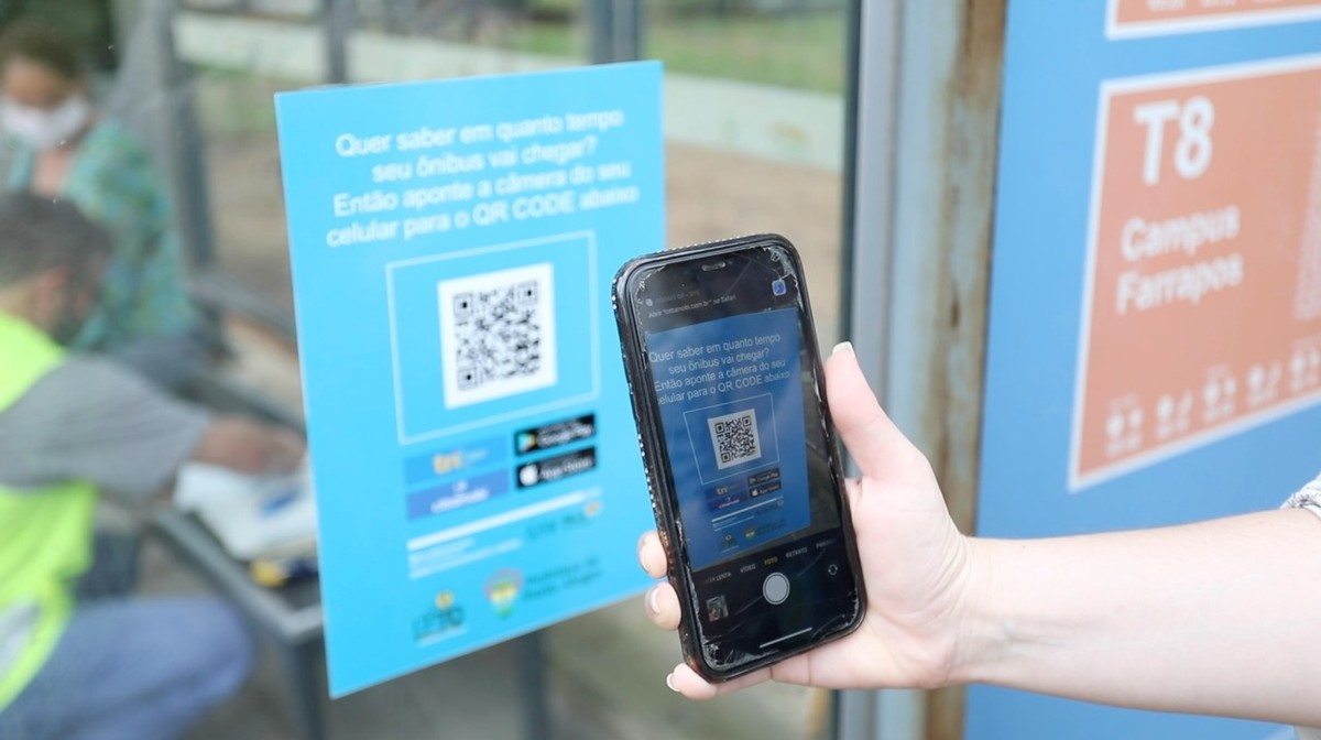 Prefeitura instala QR Codes em paradas para consulta da localização de
