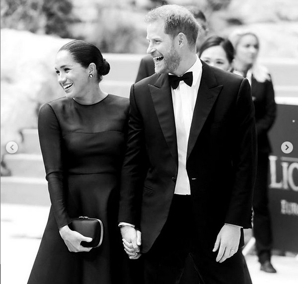O Príncipe Harry e a atriz e duquesa Meghan Markle no lançamento de O Rei Leão (2019) em Londres (Foto: Instagram)