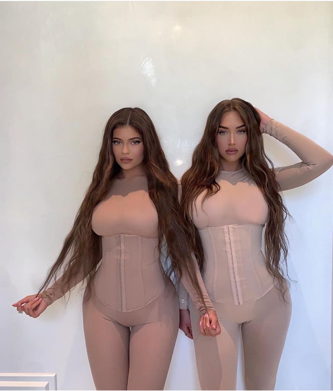 Kylie Jenner e Anastasia Karanikolaou (Foto: Reprodução/Instagram)