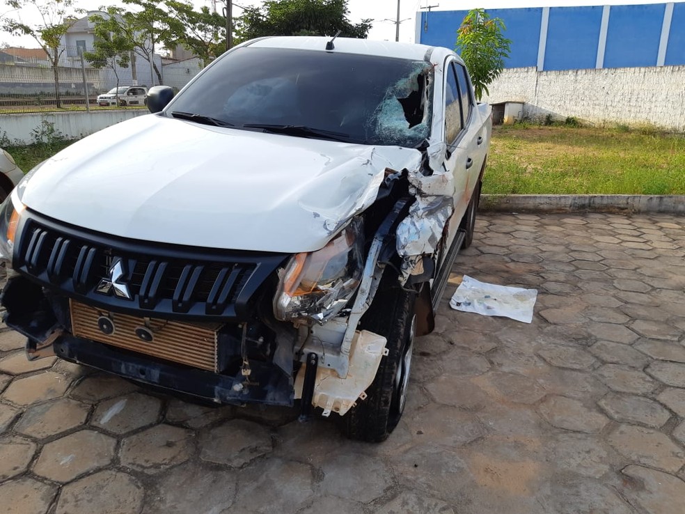 Caminhente ficou parcialmente destruÃ­da apÃ³s colisÃ£o com moto na BR-222, em AÃ§ailÃ¢ndia â€” Foto: DivulgaÃ§Ã£o/PRF