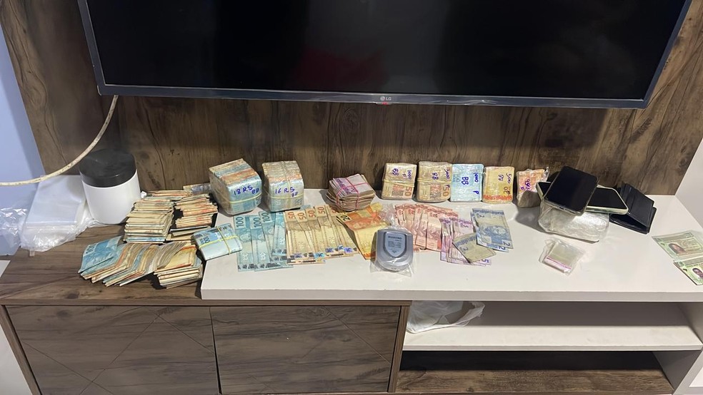 Durante operação, polícia apreendeu mais de R$ 50 em espécie — Foto: Arquivo/PC-AC