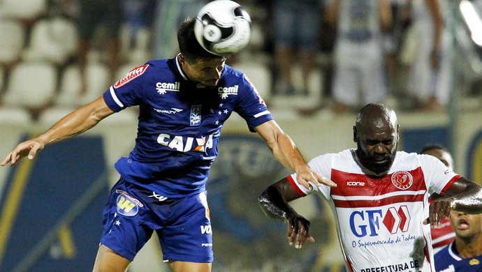 De volta após contusão, Willian  espera evolução nos próximos jogos