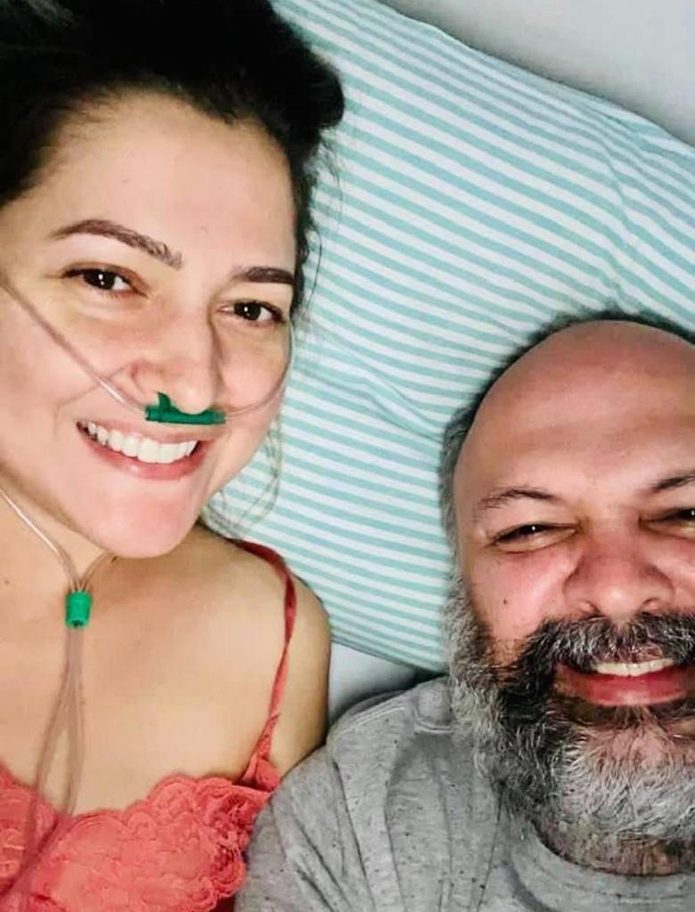 Médico Francismar e a esposa, ainda com oxigênio após testar positivo para Covid-19 — Foto: Francismar Prestes Leal/Arquivo Pessoal