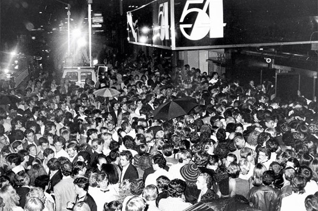 Studio 54 leiloa peças raras dos anos 1970 - GQ | Cultura