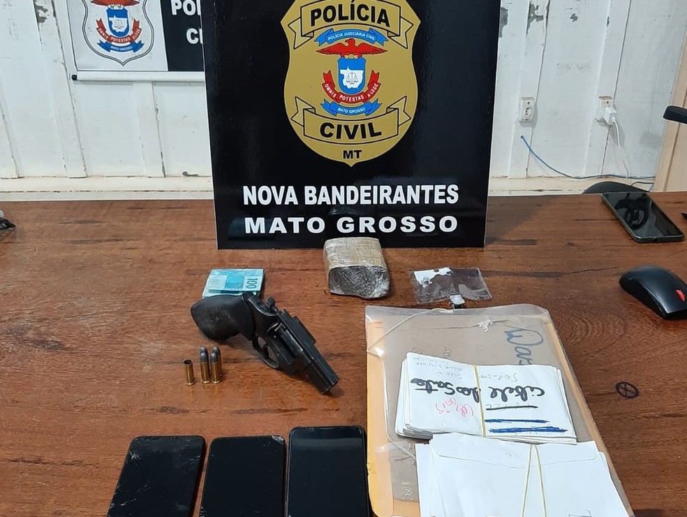 Arma usada pelo suspeito foi apreendida pela polícia — Foto: Polícia Civil