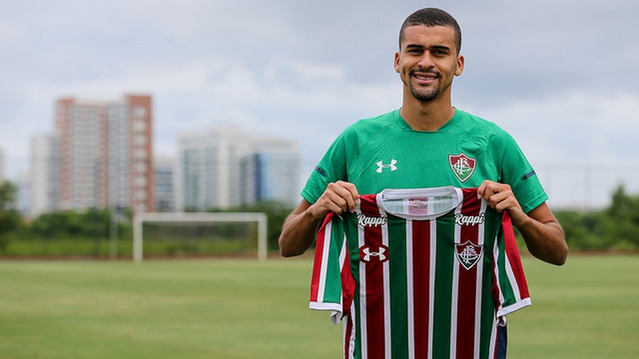 Fluminense anuncia a contratação de zagueiro Léo Santos ...