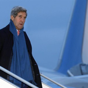 O secretário de Estado americano, John Kerry, desembarca em Genebra (Foto: Agência EFE)