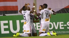 SÃ£o Paulo encerra jejum apÃ³s 6 jogos e afunda mais o VitÃ³ria (Romildo de Jesus/Futura Press)