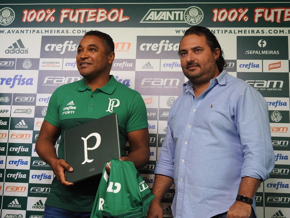Alexandre Mattos, diretor de futebol, trouxe Roger Machado e cinco reforços (Foto: Tossiro Neto)