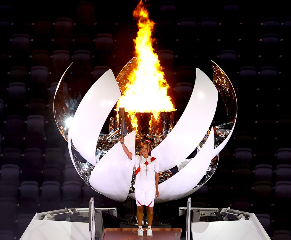 Naomi Osaka acende a pira das Olimpíadas de Tóquio — Foto: Laurence Griffiths/Getty Images