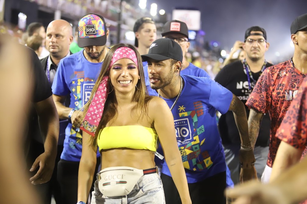 Neymar e Anitta chegam Ã  SapucaÃ­ para curtir carnaval em camarote â€” Foto: Daniel Pinheiro/AgNews