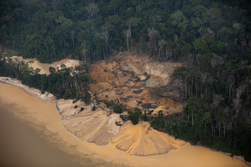 Atividade garimpeira tem provocado a poluição dos rios na Terra Yanomami, conforme a HAY — Foto: © Bruno Kelly/HAY