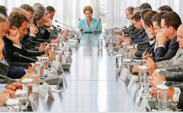 A presidente Dilma Rousseff  durante reunião com governadores de estado (Foto: Ichiro Guerra/ PR)