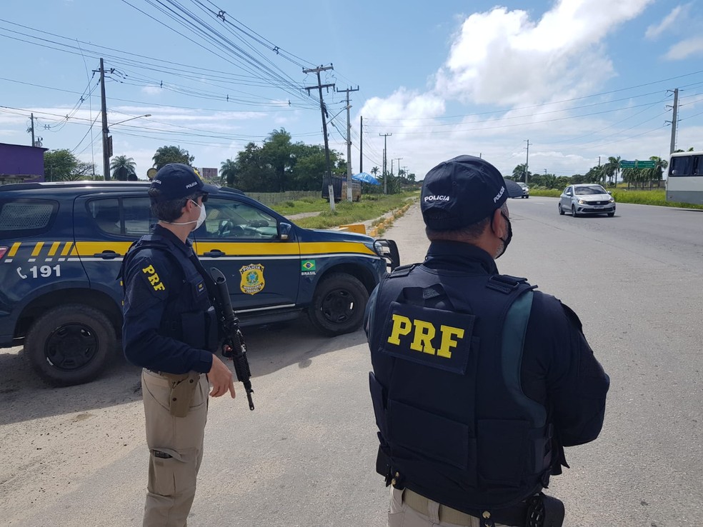PRF em Pernambuco fiscalizou rodovias federais durante feriadão da Independência — Foto: PRF/Divulgação