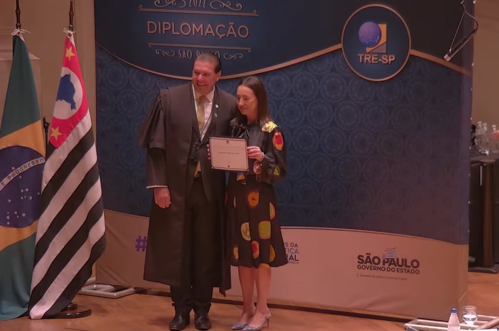 A deputado federal eleito por SP Rosangela Moro (União Brasil) recebe diploma de parlamentar em cerimônia do TER-SP na Sala SP em 19 de dezembro de 2022. — Foto: Reprodução/Youtube