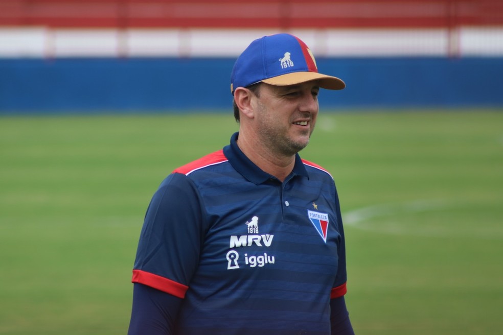 Rogério Ceni em treino do Fortaleza no Pici — Foto:  Leonardo Moreira/Fortaleza EC