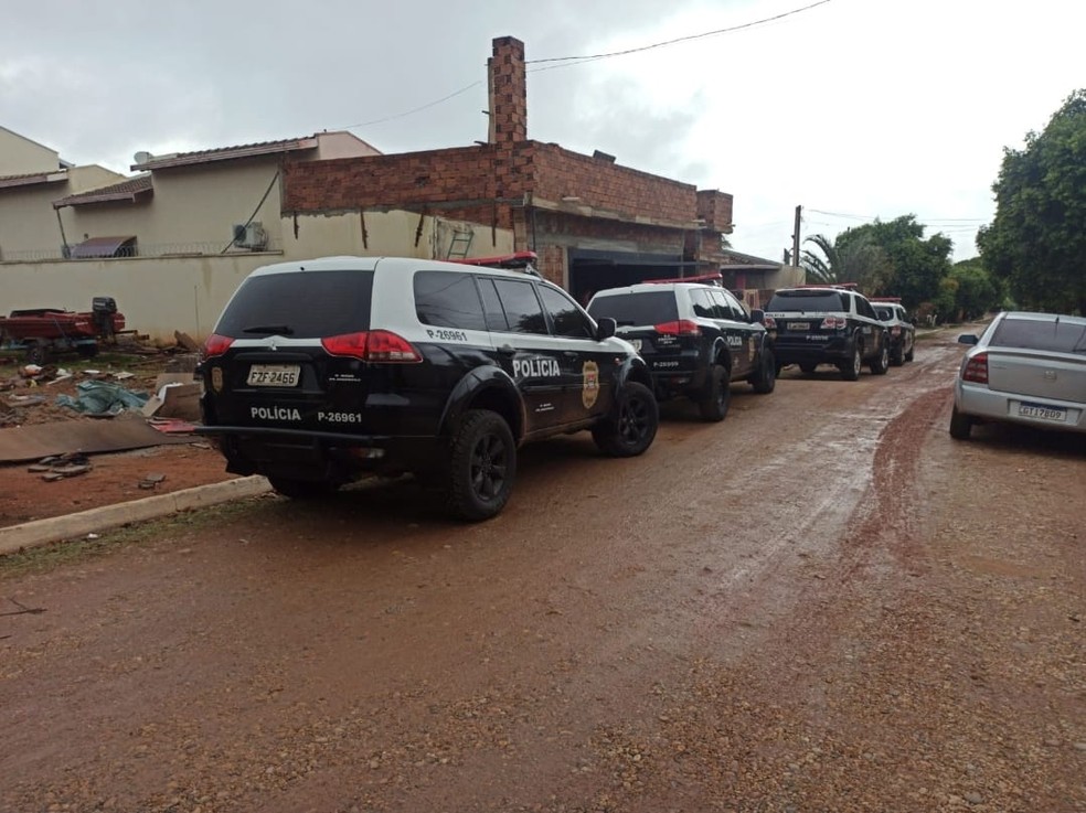 Mandados de busca e apreensão são cumpridos em Paulicéia (SP) — Foto: Polícia Civil