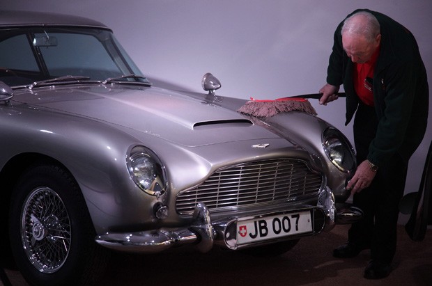 Aston Martin DB5 utilizado no filme 007 Contra Goldfinger (Foto: Getty Images)