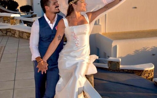 Priscila Fantin comemora um ano de seu casamento na Grécia com Bruno Lopes