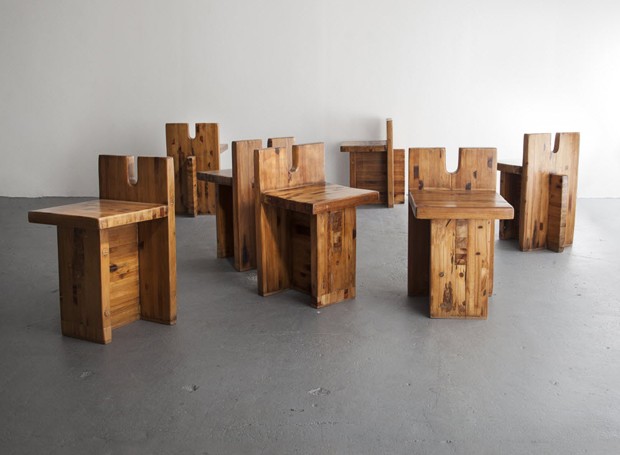 Cadeiras de Lina Bo Bardi em exposição na galeria R & Company (Foto: Divulgação)