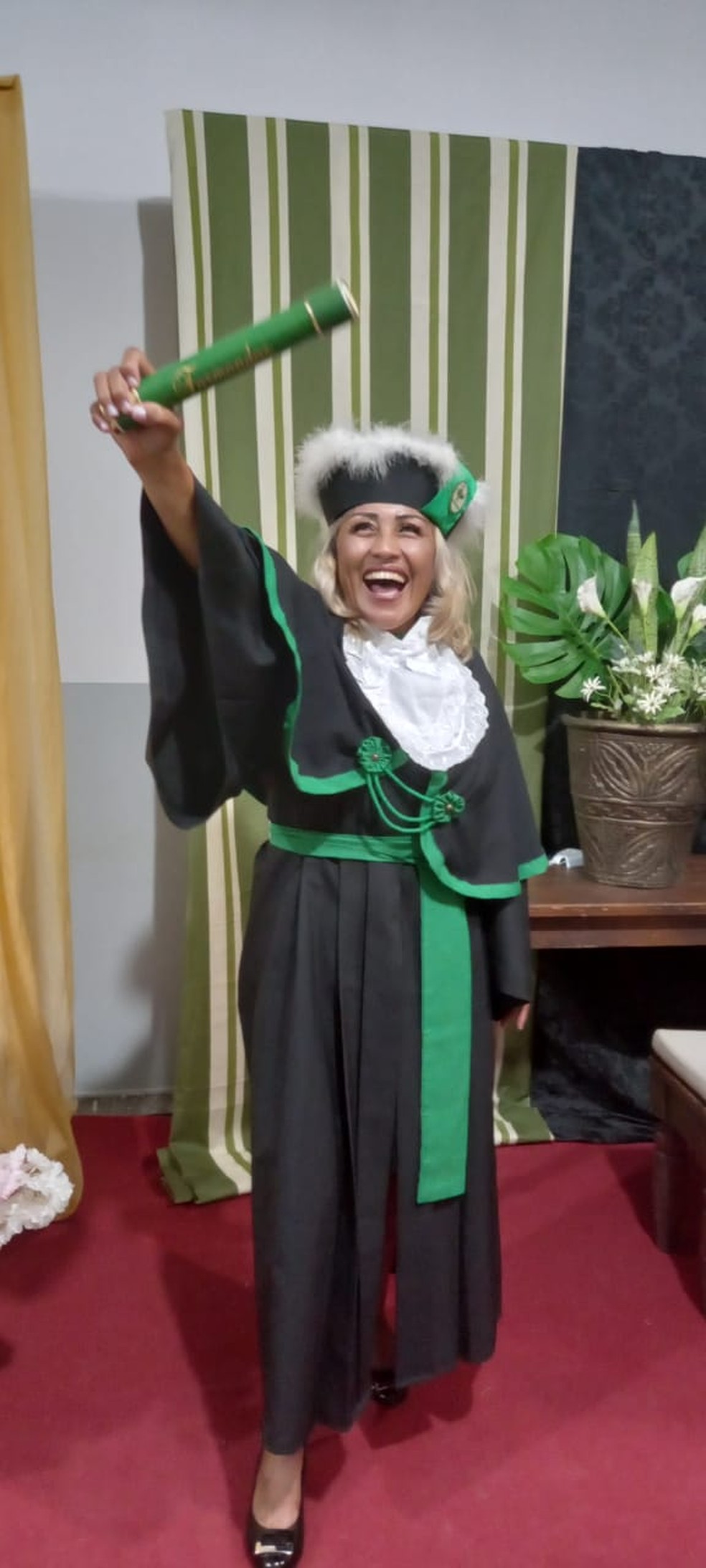 Edileuza durante sessão de fotos da formatura em enfermagem em julho deste ano — Foto: Arquivo Pessoal