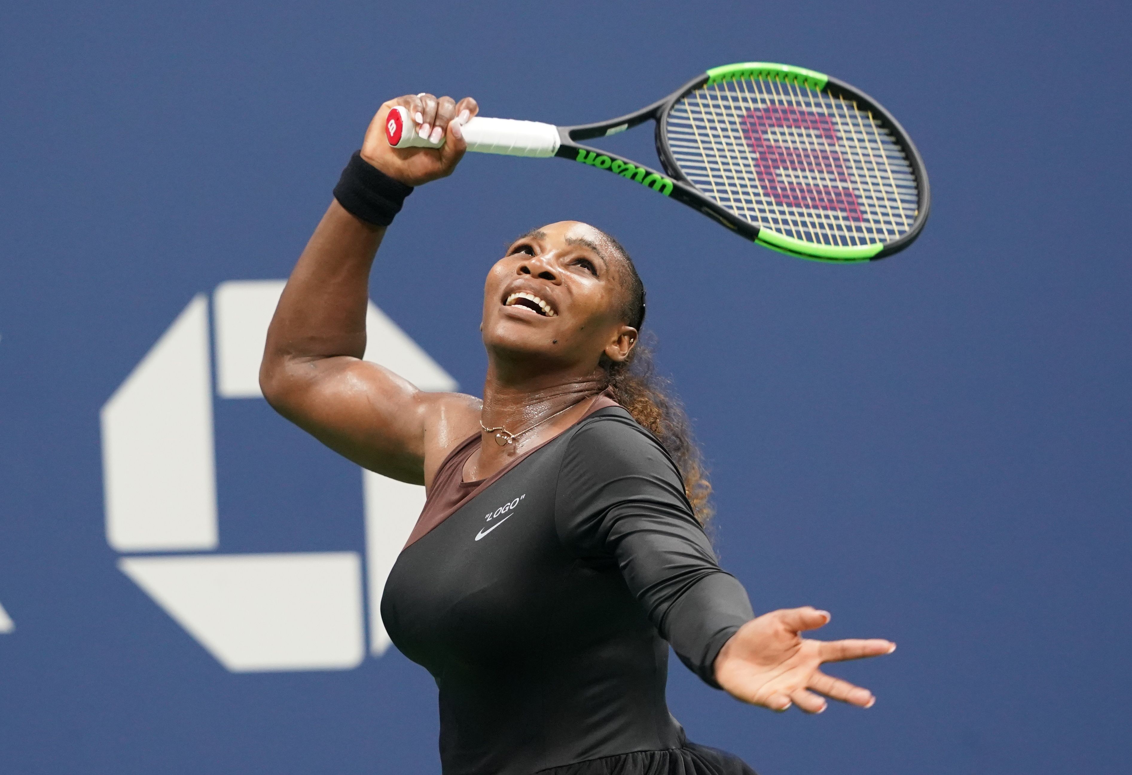 Após dois anos, Serena volta ao US Open com vitória e 'pneu' Top spin