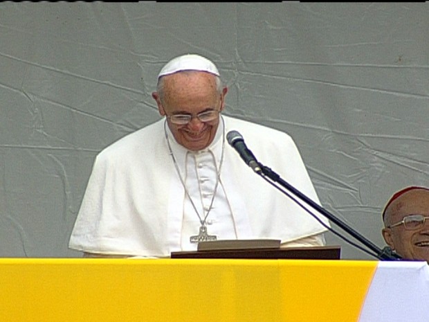 Papa Francisco agradece a recepção dos brasileiros em discurso na comunidade de Manguinhos (Foto: Reprodução GloboNews)