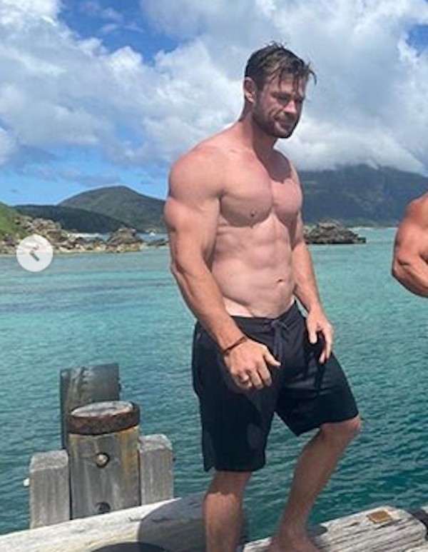 Chris Hemsworth, astro de Thor, impressiona com abdômen e braços marombados  em foto sem camisa - Monet