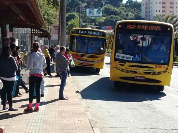Motoristas de ônibus fazem paralisação em São Roque (Foto: Divulgação / São Roque Notícias)