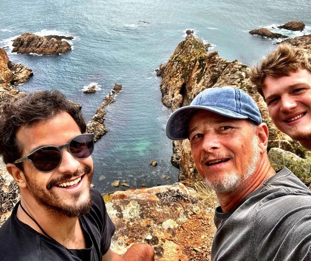 Marcello Novaes entre os filhos, Diogo e Pedro, curtem férias em Portugak (Foto: Reprodução/Instagram)