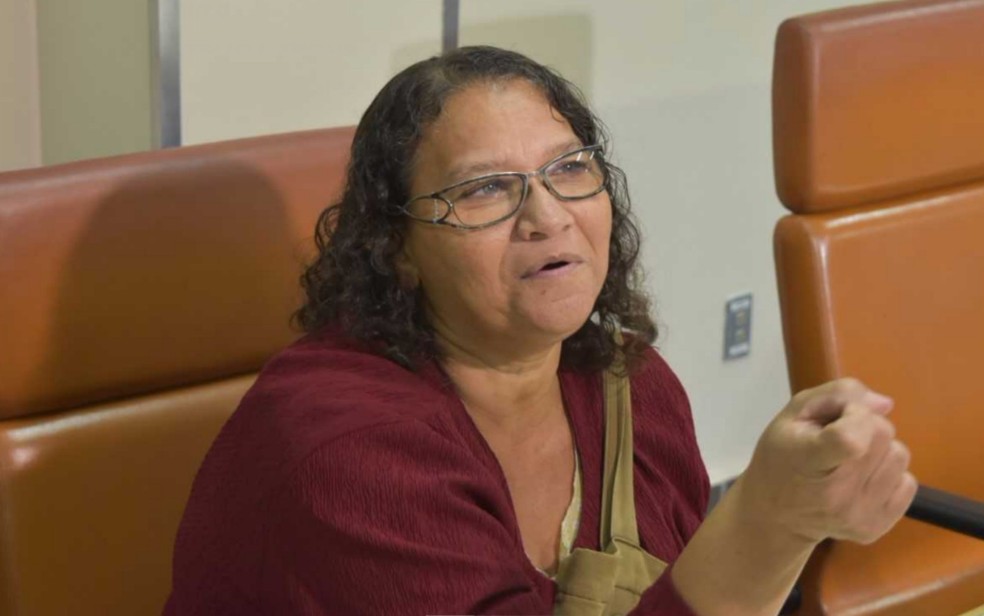 Celina Teixeira contou ter arrancado um dente por não conseguir tratamento e proposta para 'falar bem' de secretaria (Foto: Murillo Velasco/ G1)
