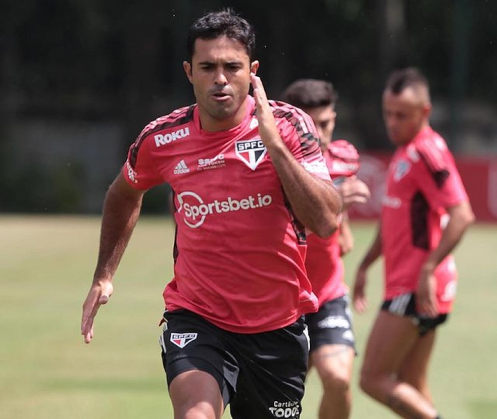 Eder em treino do São Paulo — Foto: Rubens Chiri / saopaulofc