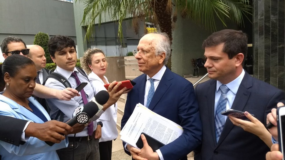 O advogado Nabor Bulhões, que defende Marcelo, disse, logo ao fim da audiência, que 'voltar ao convívio familiar é algo de extrema importância para Marcelo Odebrecht' (Foto: Thais Kaniak/G1 PR)