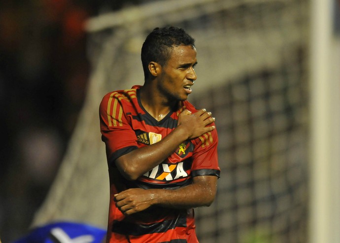 Sport alega cláusula contratual e Élber está fora do jogo diante do Cruzeiro