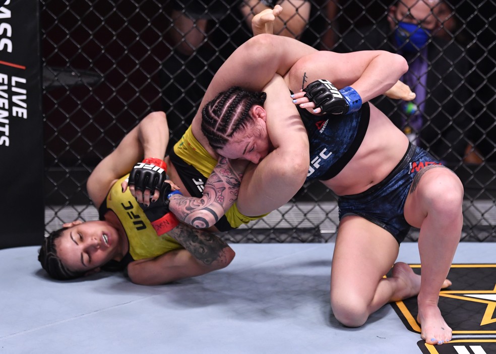 Polyana Viana finalizou Mallory Martin no primeiro round no UFC 258 — Foto: Getty Images