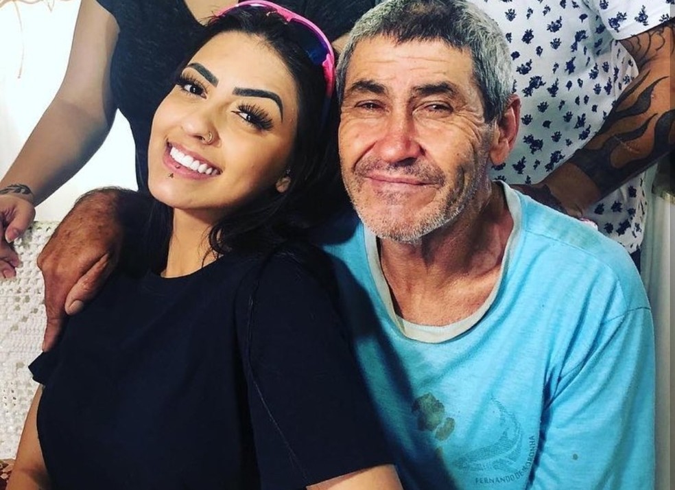 A cantora MC Mirella visitou Vanderlei Rafael da Silva em Matinhos, nesta quinta-feira (28). — Foto: Reprodução/Instagram