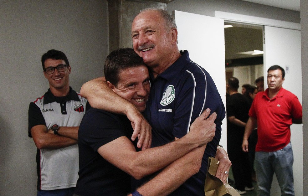 Bom relacionamento de Juninho com nomes consagrados do futebol foram levados em consideração  — Foto: Miguel Schincariol/Ituano FC