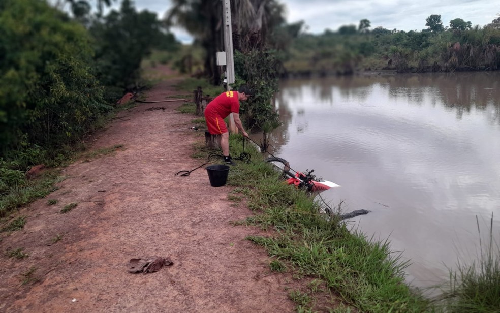 Homem é encontrado morto em represa após após ir para pescaria em Mineiros, Goiás — Foto: Reprodução/Corpo de Bombeiros