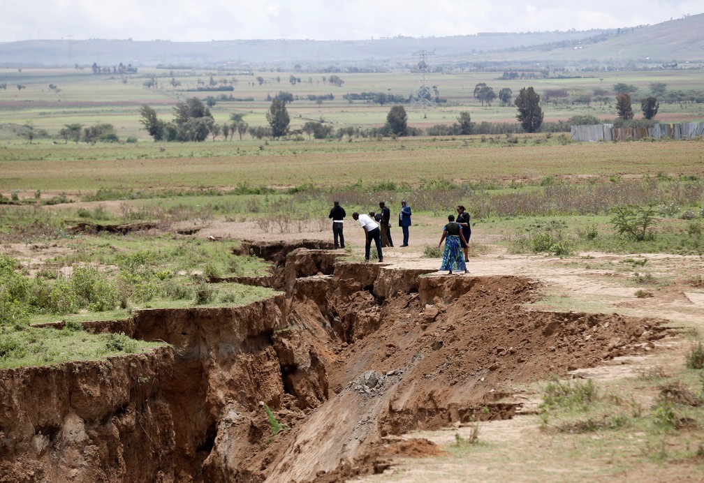 A fissura já levou a evacuações de zonas rurais no sudoeste do Quênia e seguirá se expandindo pelo continente (Foto: Thomas Mukoya/Reuters)