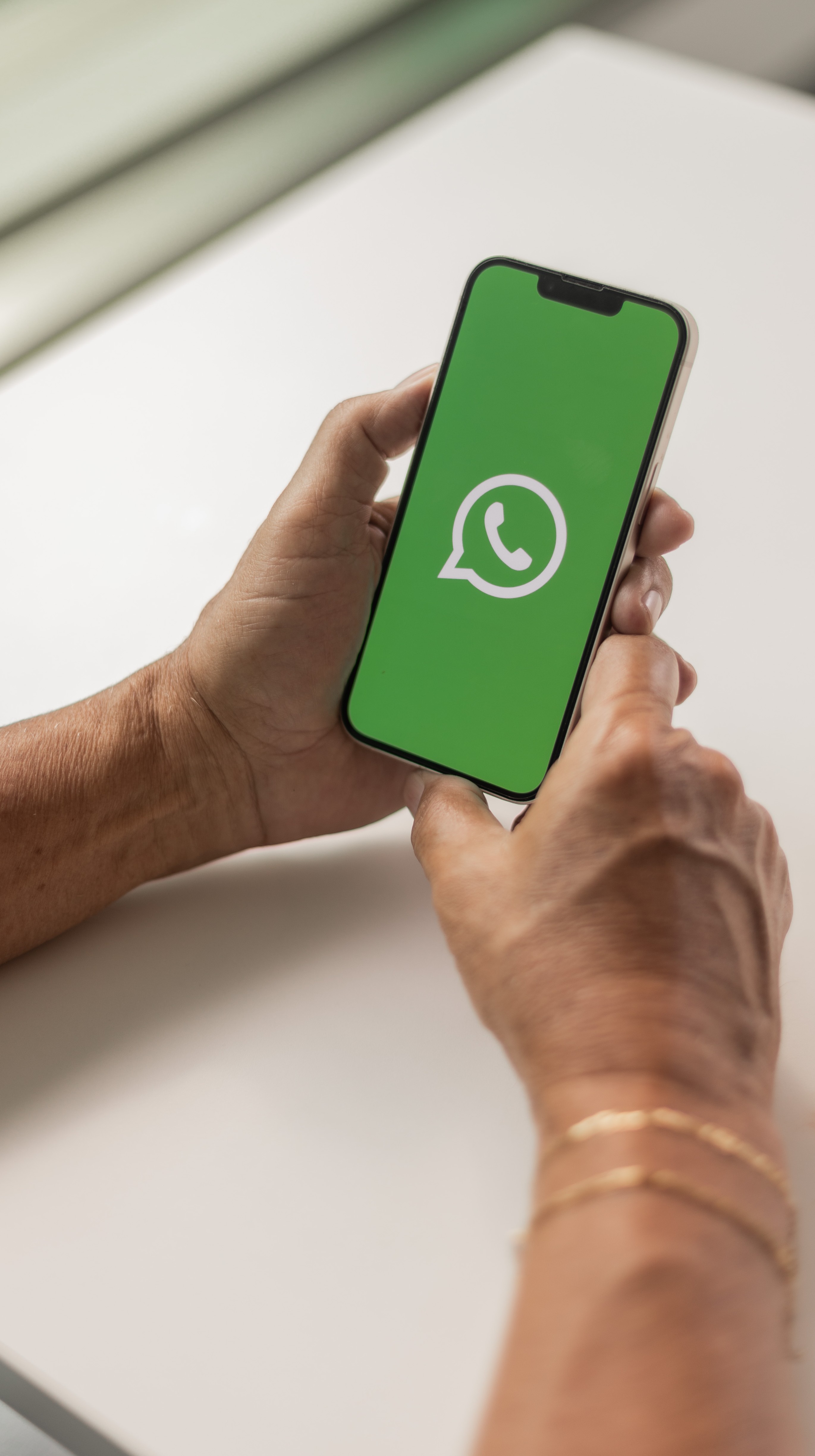 Entenda por que você NÃO deve instalar o WhatsApp GB atualizado 2025